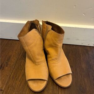 Lucky Brand Tan Ankle Booties